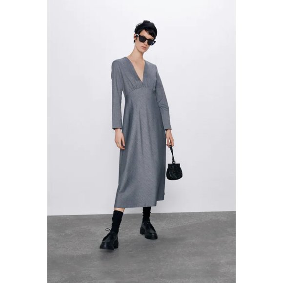 Zara Dresses & Skirts - NWT V-neck dress